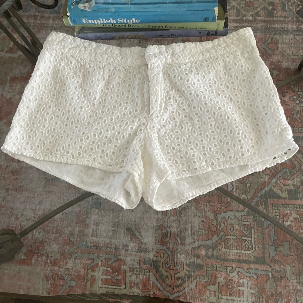 Super Cute Quicksilver White Eyelet 100 Cotton Shorts. Juniors 9
